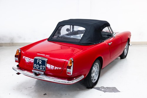 1965 Alfa Romeo 2600 Spider - 6