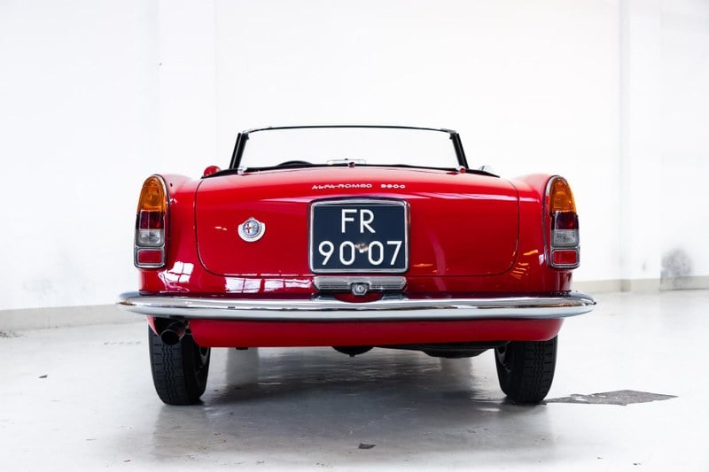 1965 Alfa Romeo 2600 Spider - 7