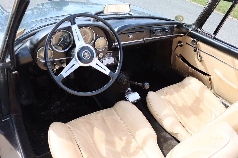 1963 Alfa Romeo 2600 Spider - 7