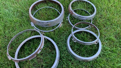 Picture of 1964 ALFA ROMEO 2600 Spider headlamp rings and the bezels - For Sale