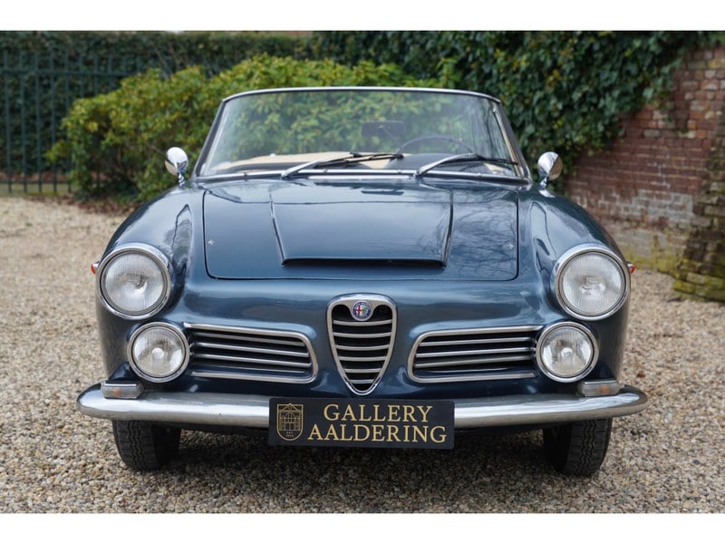 1962 Alfa Romeo 2600 Spider - 4