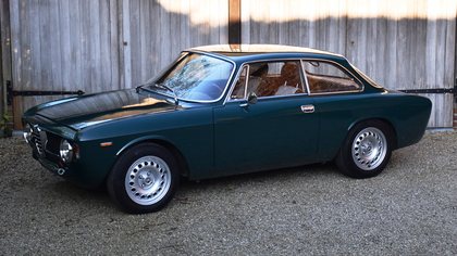 Alfa Romeo GT 1300 Junior. Completely restored and upgraded.