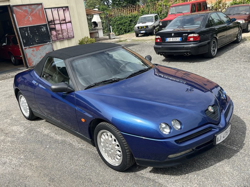 MAISTO 31831 ALFA ROMEO SPIDER 1995 - very rare color BLUE 1:18 MAISTO 31831 ALFA ROMEO SPIDER 1995 - very rare color BLUE 1:18