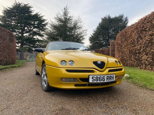 1998 Alfa Romeo Spider 2.0 zoe yellow NEW MOT