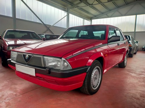 1988 Alfa Romeo 75 2.0i Twin Spark