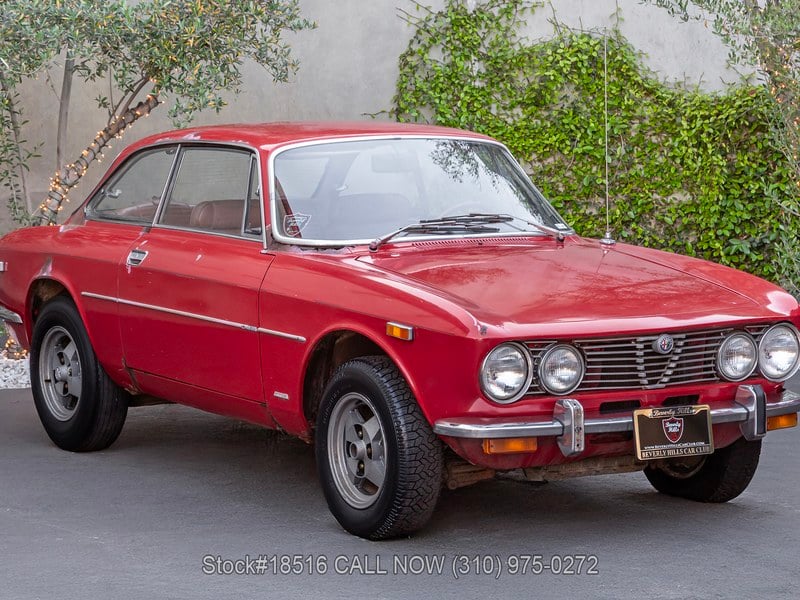 Book Alfa Romeo Alfetta GT/GTV/GTV6 - Le guide détaillé 1974-1987 Book Alfa Romeo Alfetta GT/GTV/GTV6 - Le guide détaillé 1974-1987
