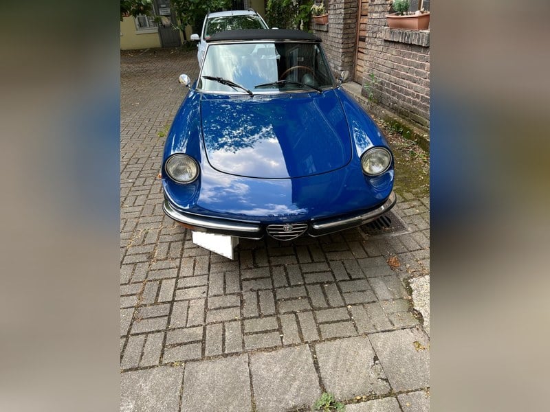 very nice 1600 Alfa Fastback Spider, historic car