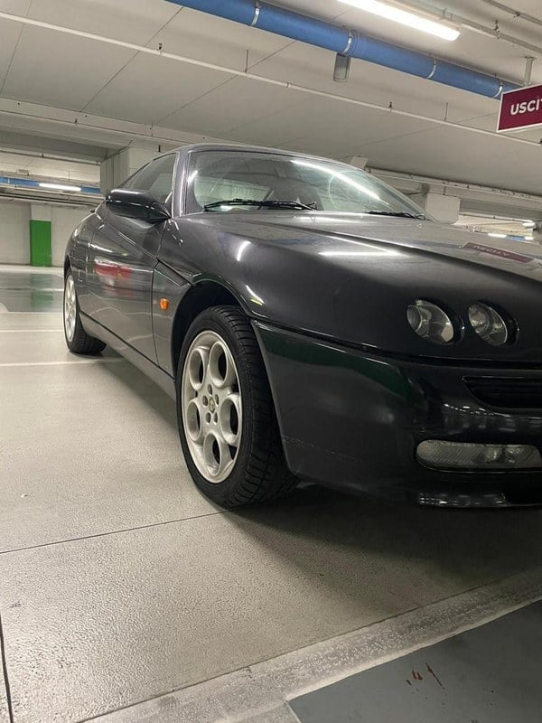 2001 Alfa Romeo GTV 2000 - 2 2001 Alfa Romeo GTV 2000 - 2