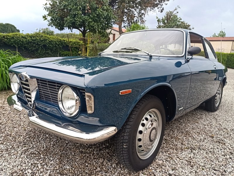 1966 Alfa Romeo GT - 1 1966 Alfa Romeo GT - 1