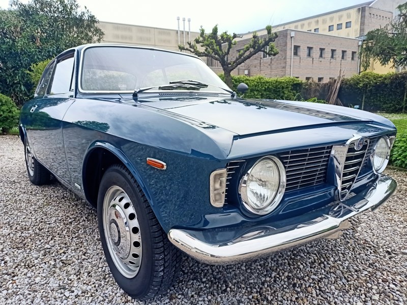 1966 Alfa Romeo GT - 2 1966 Alfa Romeo GT - 2