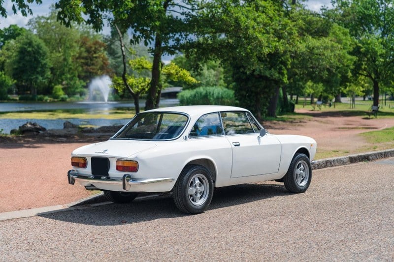 1972 Alfa Romeo GT - 2 1972 Alfa Romeo GT - 2