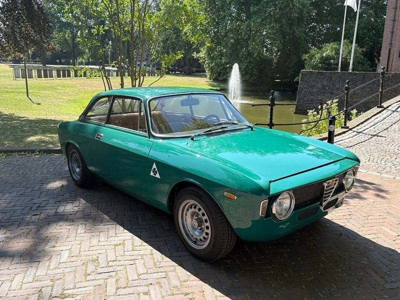 1967 Alfa Romeo GT - 1 1967 Alfa Romeo GT - 1