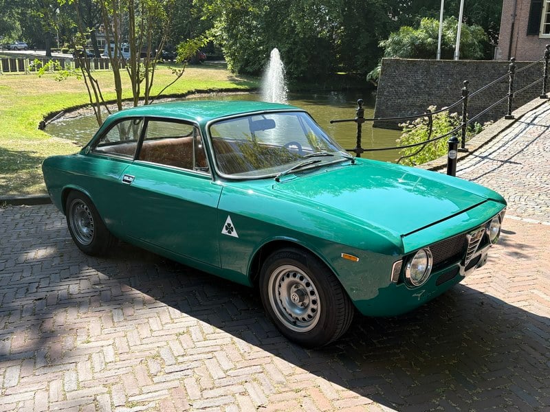1967 Alfa Romeo GT - 2 1967 Alfa Romeo GT - 2