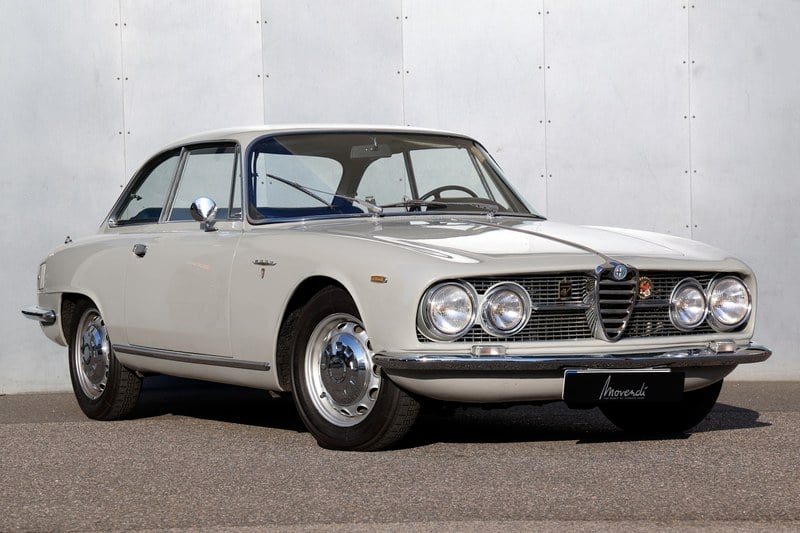 1961 Alfa Romeo 2000 - 1 1961 Alfa Romeo 2000 - 1