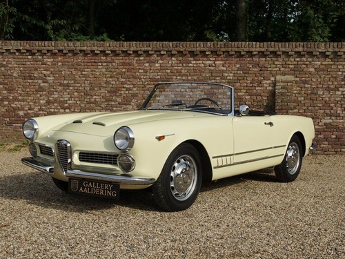 1960 Alfa Romeo 2000 Touring Spider restored condition, well docu For Sale