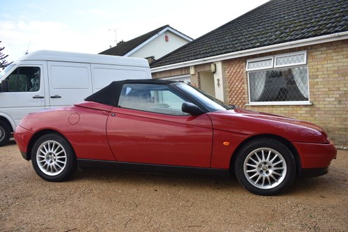 Lot 8 - A 1997 Alfa Romeo Spider 16V T-Spark - 02/2/2020 For Sale by Auction
