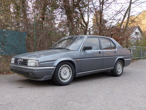 1986 rust-free Alfa 90, V6 engine, Quadrifoglio oro, first paint In vendita