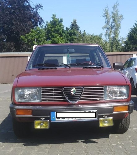 1982 Alfa Romeo Alfetta 2.0  driving on rails In vendita
