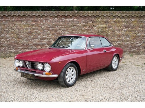 1974 Alfa Romeo 2000 GTV Rosso Prugna, fully restored For Sale