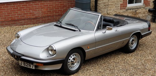 1986 2000 Spider. 12,100 miles from new. Un-repeatable. VENDIDO