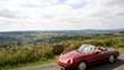 Alfa Romeo Spider in the Cotswolds