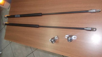 Rear window dampers for Alfa Romeo Montreal