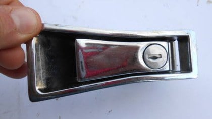 Rear window release handle for Alfa Romeo Montreal