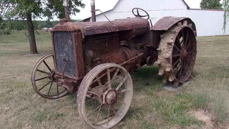 1928 Allis Chalmers Tractor - 1