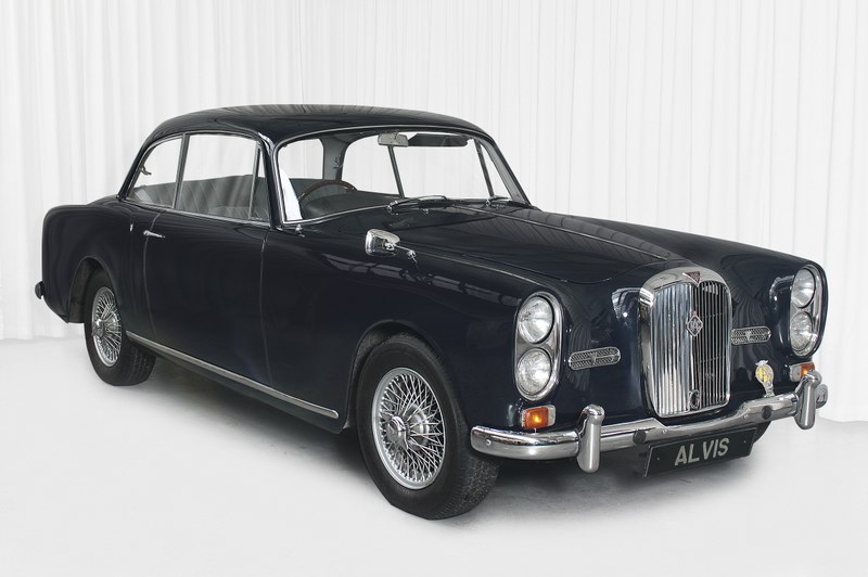 J&M CLASSICS 1/43 Scale JM52 - Alvis 4.3 Vanden Plas Tourer - Red/Silver EUR 262,99 - FR J&M CLASSICS 1/43 Scale JM52 - Alvis 4.3 Vanden Plas Tourer - Red/Silver EUR 262,99 - FR