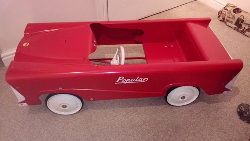 Mobo (UK) pressed steel Pedal Car circa. 1960 For Sale