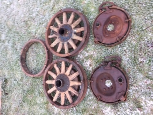 1920 Vintage wooden spoked wheels and brakes For Sale