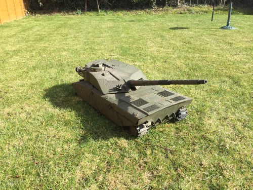 1988 Army recruitment office model challenger tank In vendita