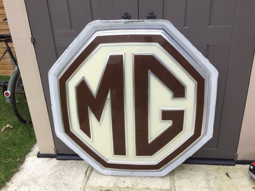 MG dealership sign In vendita