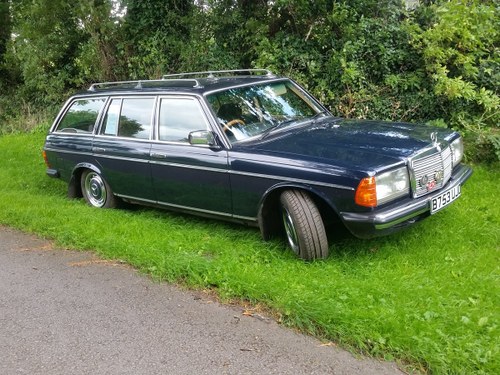 1984 Mercedes W123 beautifull rust free 7 seat estate VERKAUFT