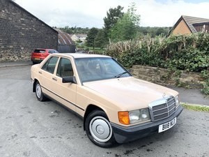 1985 mercedes 190d.2.0 1 of 3 on the road,low mile In vendita