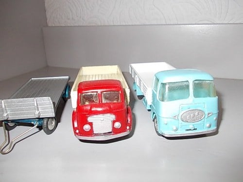 1960 Two superb Corgi models and trailer For Sale