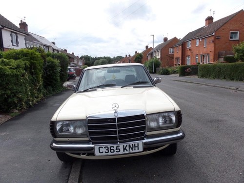 1985 Mercedes 200, long mot, rust free, great condition For Sale
