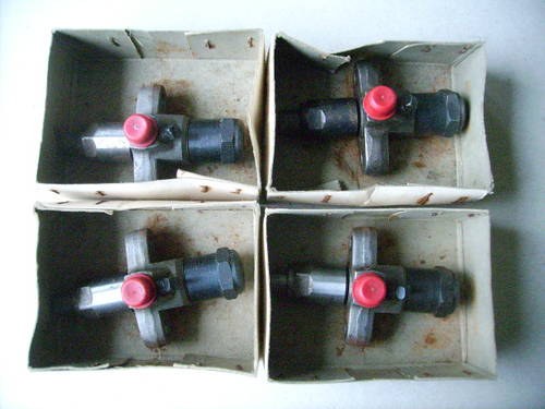 Set of 4 American Bosch Injectors For Sale