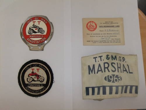 Isle of Man TT Marshalls Kit & badge In vendita