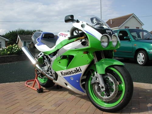 1992 Kawasaki ZXR750R K1 homologated WSB road/race bike VENDIDO