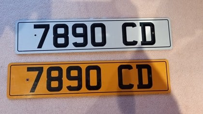 Dateless number plate