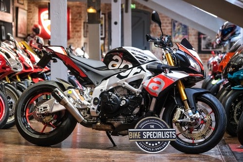 2016 Aprilia Tuono V4 1100 Factory with Austin Racing Exhaust In vendita