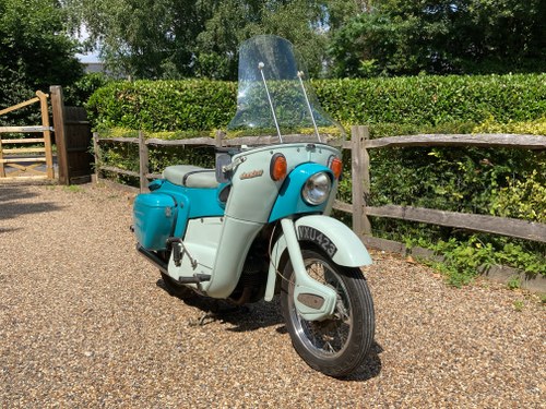 1958 Lovely original Ariel Leader with large quantity of spares VENDUTO