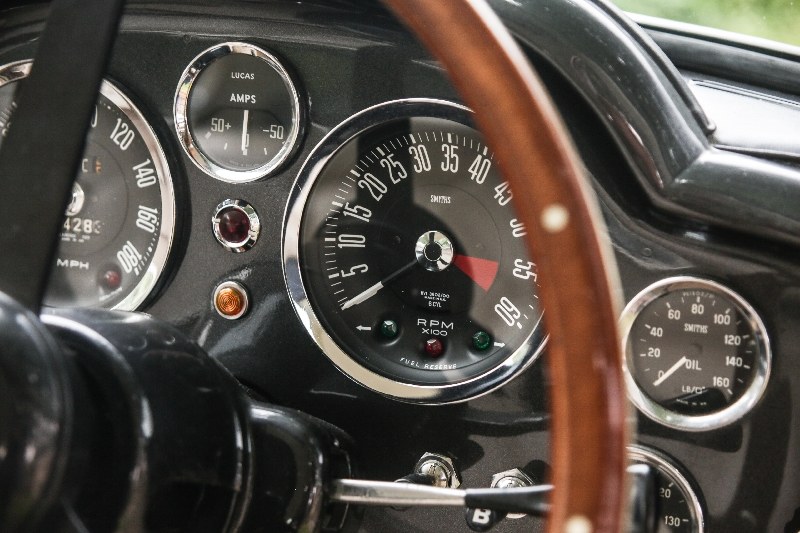 1966 Aston Martin DB6 - 4