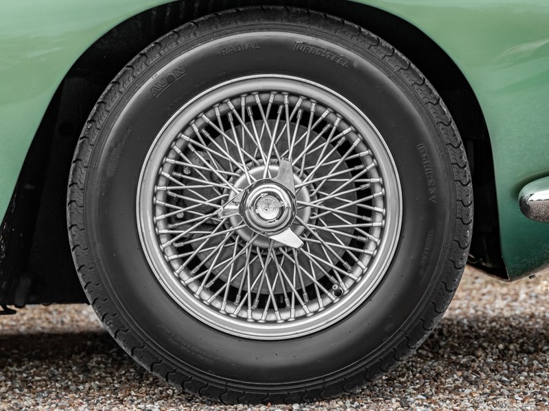 1960 Aston Martin DB4 - 7