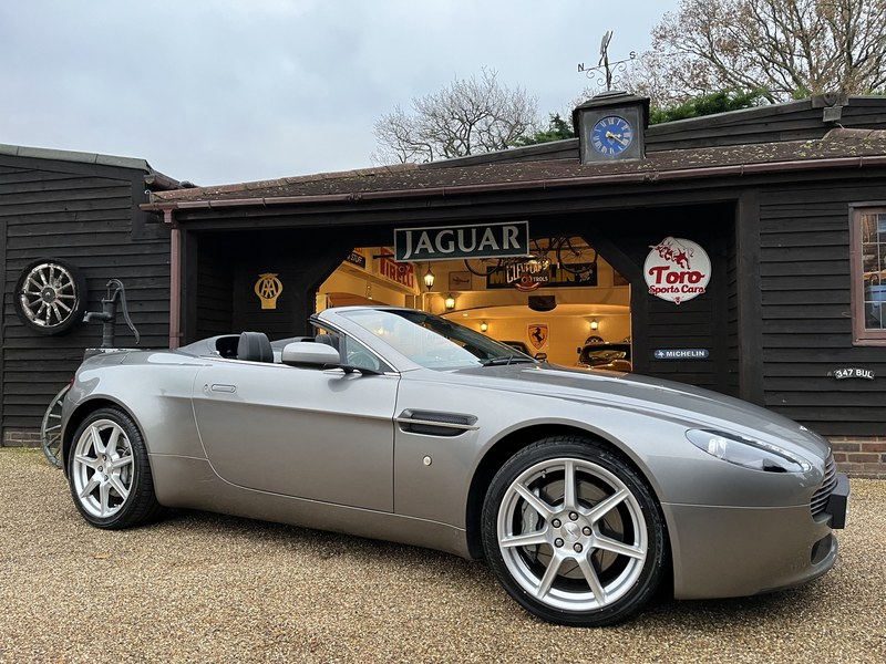 ASTON MARTIN V8 VANTAGE ROADSTER