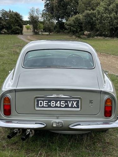 1966 Aston Martin DB6 - 9