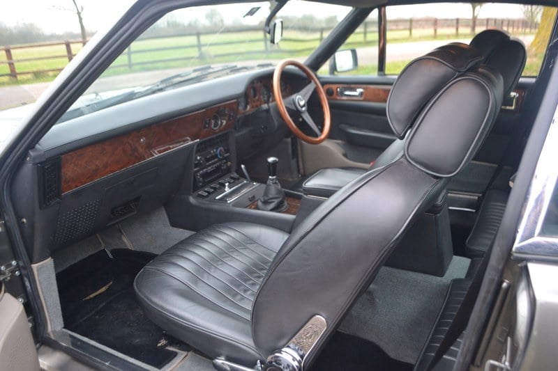 1987 Aston Martin V8 - 7