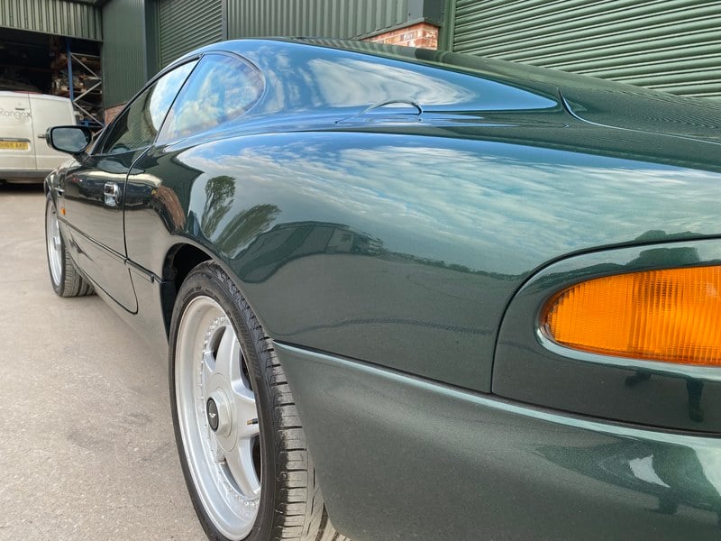 1995 Aston Martin DB7 - 4