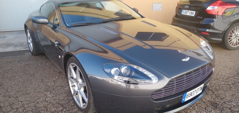 2005 Aston Martin V8 Vantage - 4